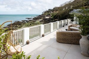 CONTEMPORARY BEACH HOUSE WITH STUNNING SEA VIEWS