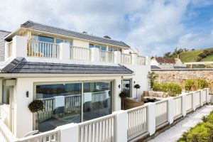 CONTEMPORARY BEACH HOUSE WITH STUNNING SEA VIEWS