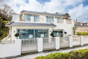CONTEMPORARY BEACH HOUSE WITH STUNNING SEA VIEWS
