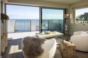 CONTEMPORARY BEACH HOUSE WITH STUNNING SEA VIEWS