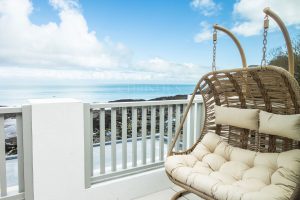 CONTEMPORARY BEACH HOUSE WITH STUNNING SEA VIEWS
