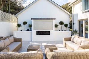 CONTEMPORARY BEACH HOUSE WITH STUNNING SEA VIEWS