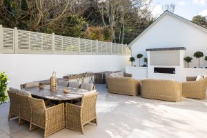 CONTEMPORARY BEACH HOUSE WITH STUNNING SEA VIEWS