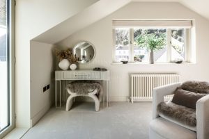 CONTEMPORARY BEACH HOUSE WITH STUNNING SEA VIEWS