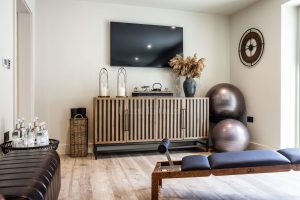 CONTEMPORARY BEACH HOUSE WITH STUNNING SEA VIEWS