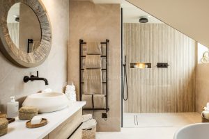 CONTEMPORARY BEACH HOUSE WITH STUNNING SEA VIEWS