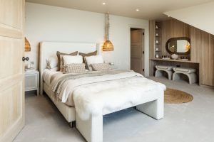 CONTEMPORARY BEACH HOUSE WITH STUNNING SEA VIEWS