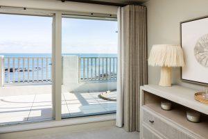 CONTEMPORARY BEACH HOUSE WITH STUNNING SEA VIEWS