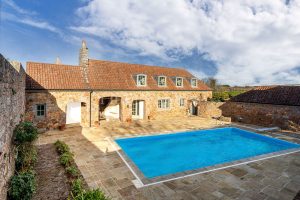 Distinguished Granite Property With Rural Views To The Coast&nbsp;