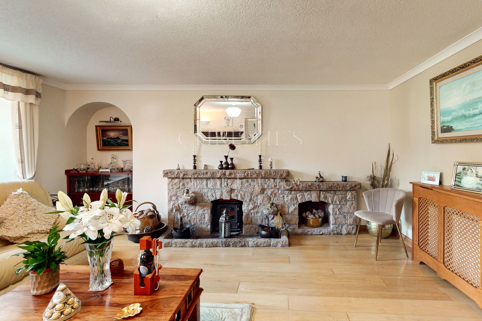 6 Bedroom Single Family Home/House's Image 5