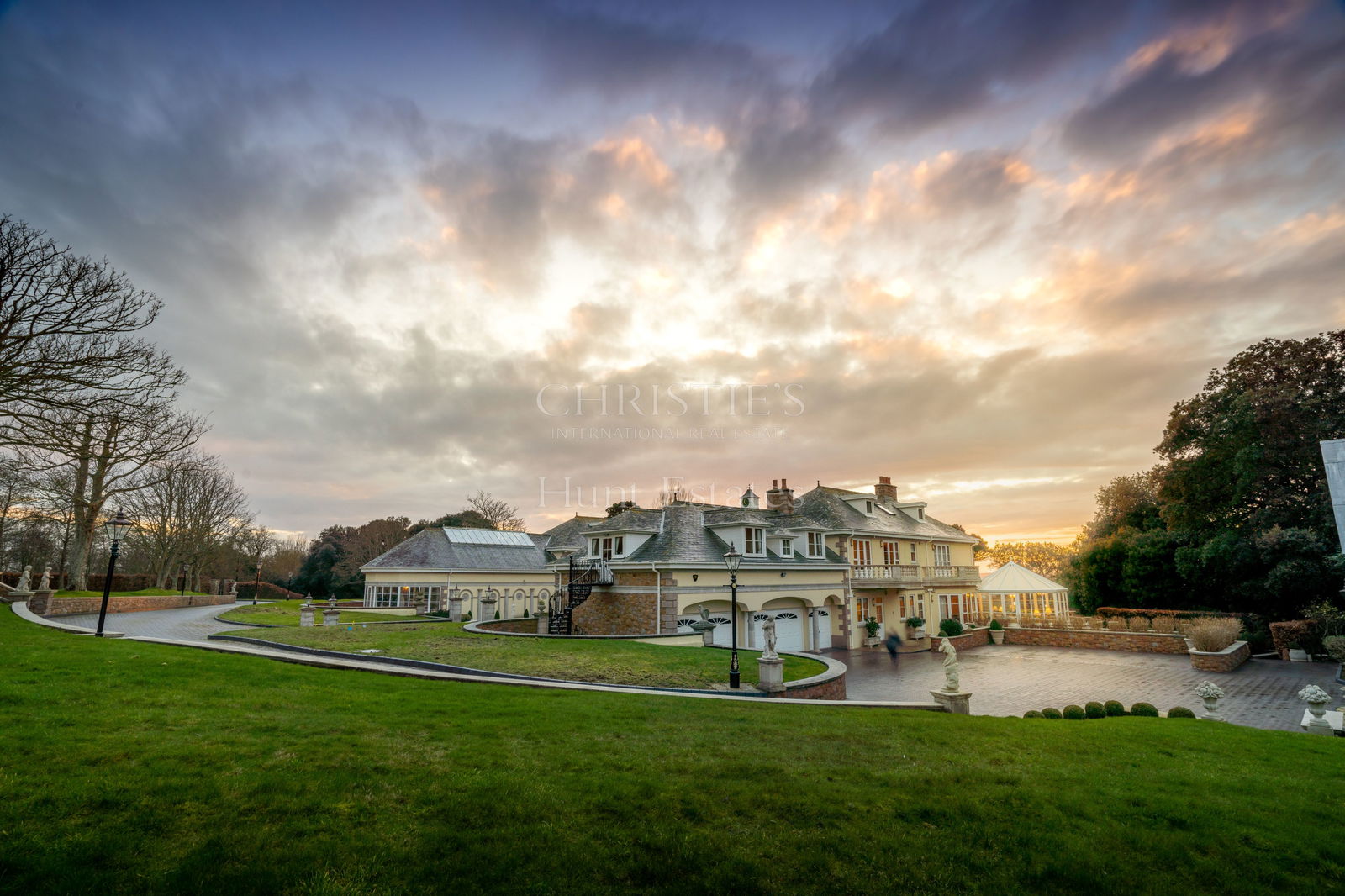 8 Bedroom Single Family Home/House's Image 64
