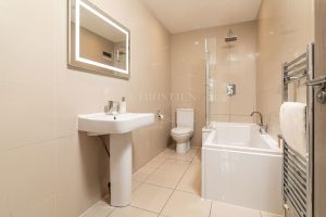 Spacious Four-Bedroom Detached Family Home in Quiet Cul-de-Sac