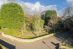 Beautiful Home Set in Picturesque Grounds