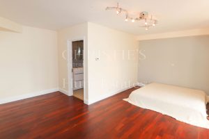 Modern Two-Bedroom House With Enviable Views &nbsp;