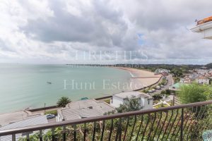 Modern Two-Bedroom House With Enviable Views &nbsp;