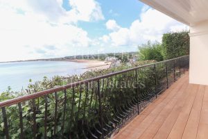 Modern Two-Bedroom House With Enviable Views &nbsp;