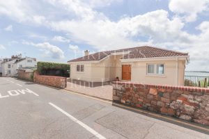 Modern Two-Bedroom House With Enviable Views &nbsp;