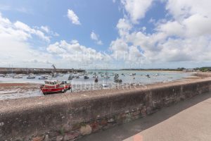 Modern Two-Bedroom House With Enviable Views &nbsp;