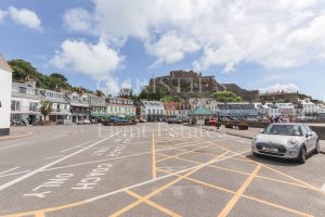 Modern Two-Bedroom House With Enviable Views &nbsp;