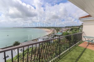 Modern Two-Bedroom House With Enviable Views &nbsp;