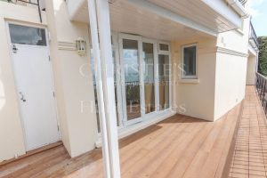 Modern Two-Bedroom House With Enviable Views &nbsp;