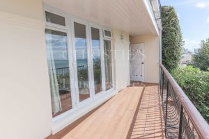 Modern Two-Bedroom House With Enviable Views &nbsp;