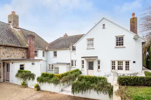 AN IMPRESSIVE FAMILY HOME WITH EXTENSIVE GROUNDS, POOL, AND TENNIS COURT