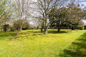 AN IMPRESSIVE FAMILY HOME WITH EXTENSIVE GROUNDS, POOL, AND TENNIS COURT