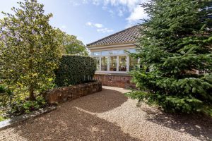 AN IMPRESSIVE FAMILY HOME WITH EXTENSIVE GROUNDS, POOL, AND TENNIS COURT