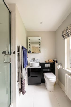 AN IMPRESSIVE FAMILY HOME WITH EXTENSIVE GROUNDS, POOL, AND TENNIS COURT