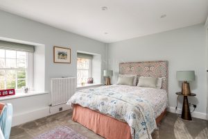 AN IMPRESSIVE FAMILY HOME WITH EXTENSIVE GROUNDS, POOL, AND TENNIS COURT