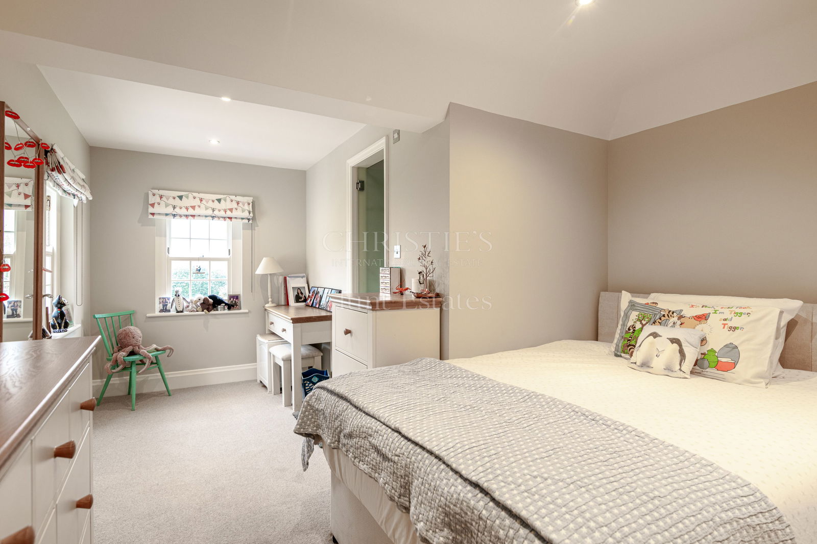 9 Bedroom Single Family Home/House's Image 19