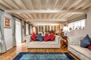 AN IMPRESSIVE FAMILY HOME WITH EXTENSIVE GROUNDS, POOL, AND TENNIS COURT