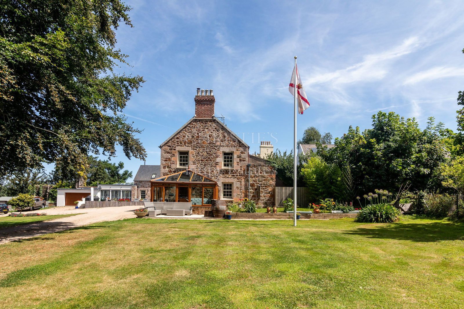 7 Bedroom Single Family Home/House's Image 32