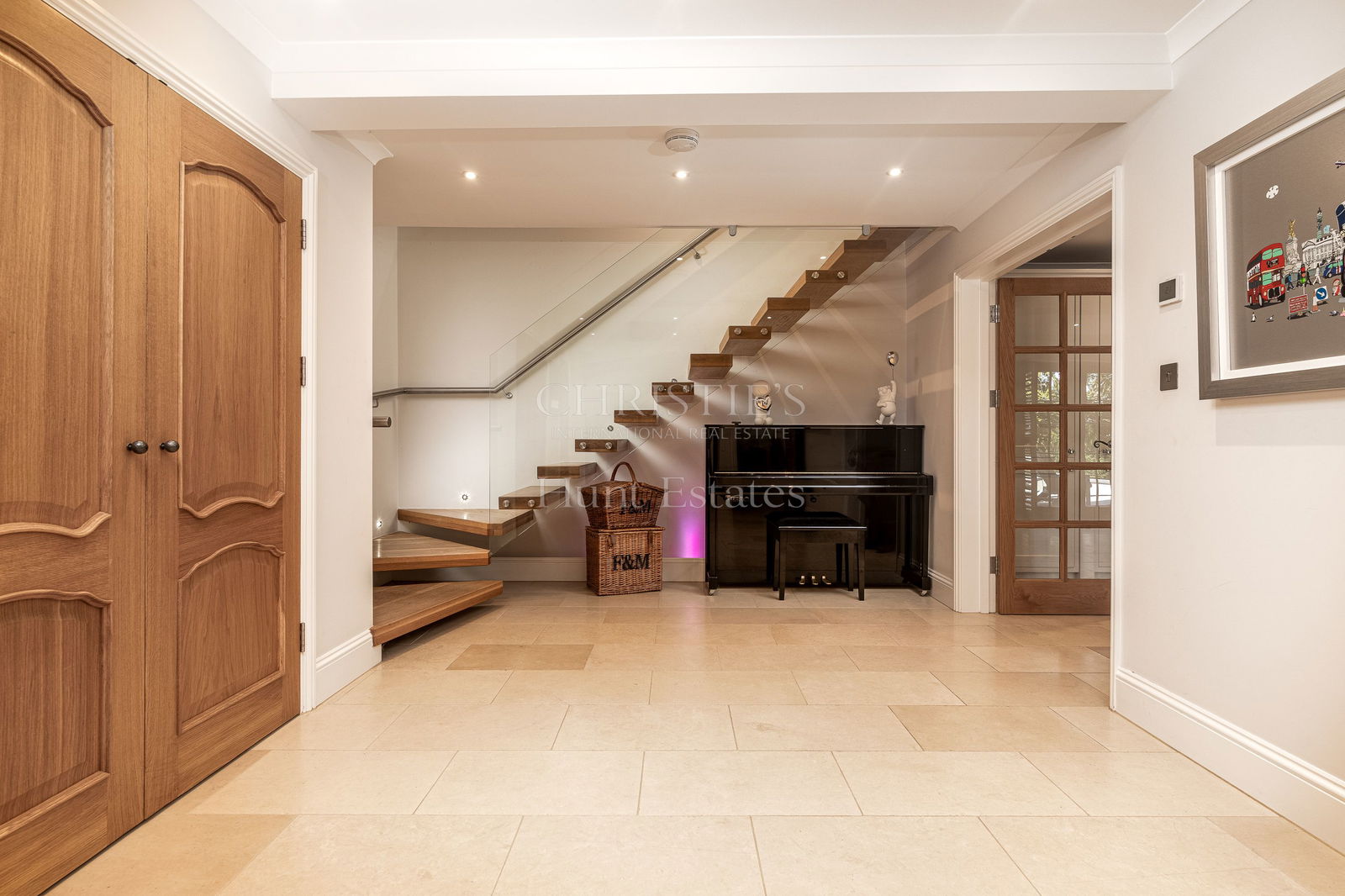7 Bedroom Single Family Home/House's Image 12