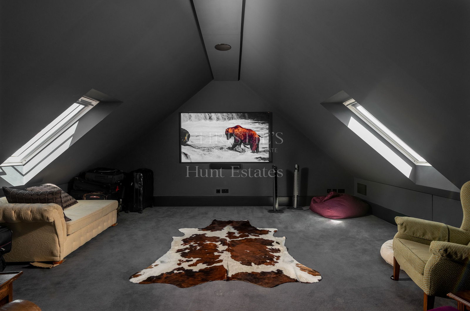 12 Bedroom Single Family Home/House's Image 12
