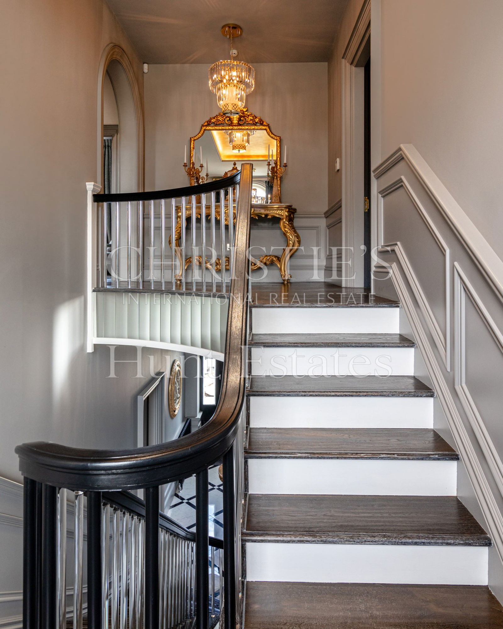 8 Bedroom Single Family Home/House's Image 17