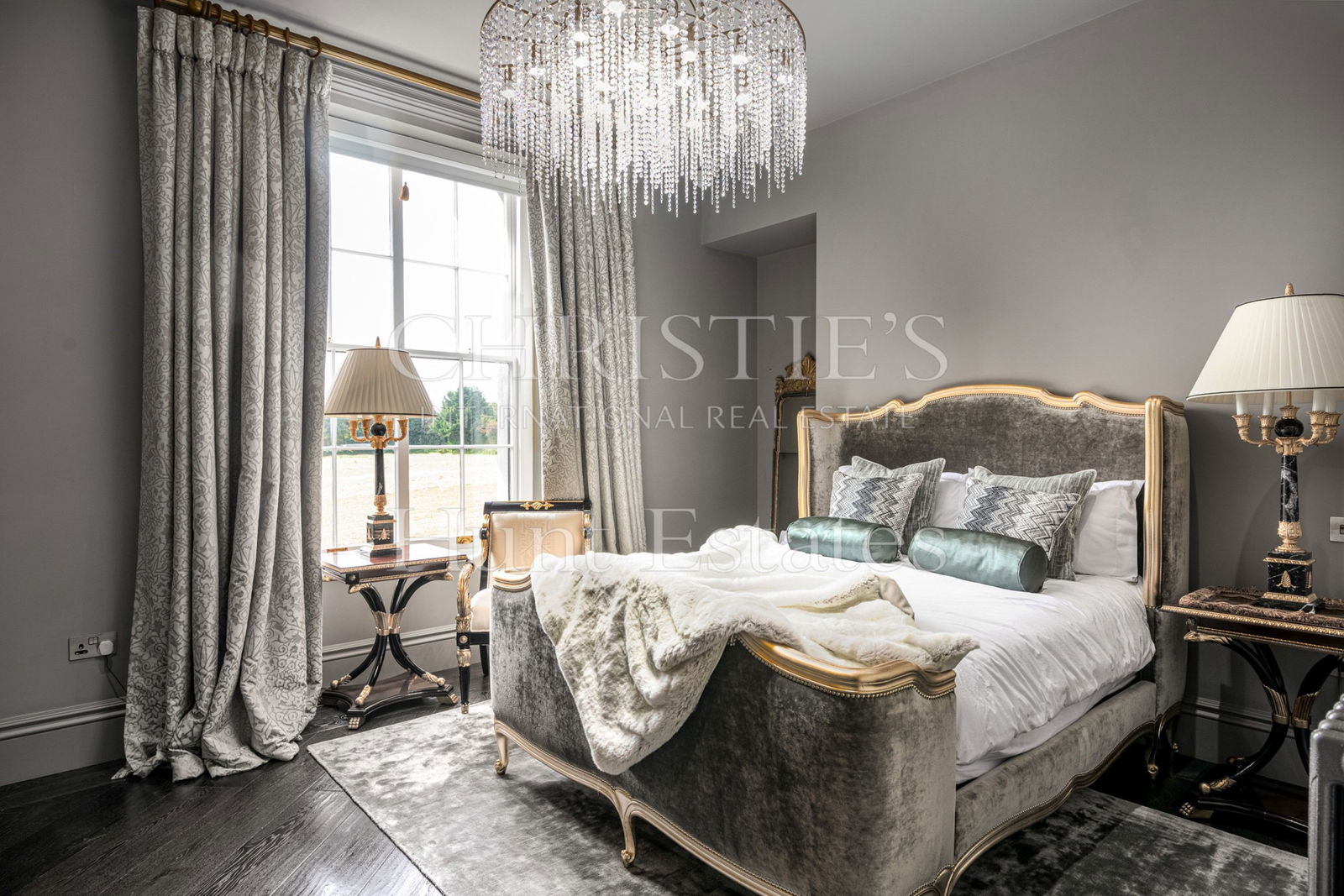 8 Bedroom Single Family Home/House's Image 28