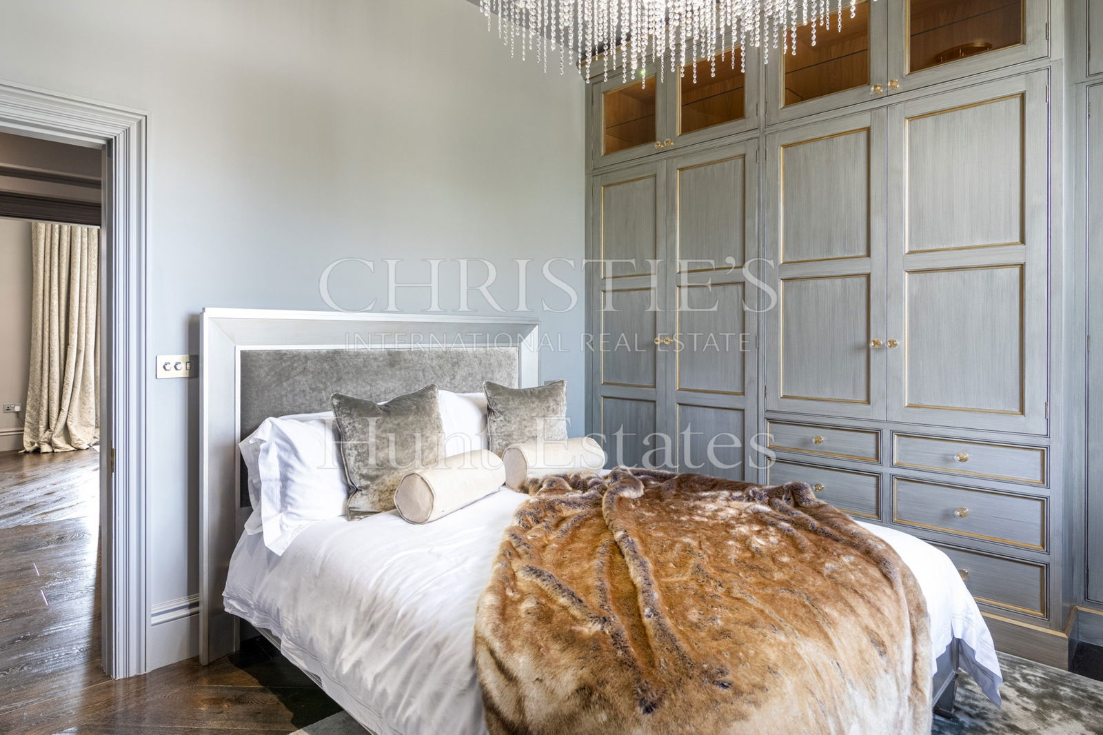 8 Bedroom Single Family Home/House's Image 29