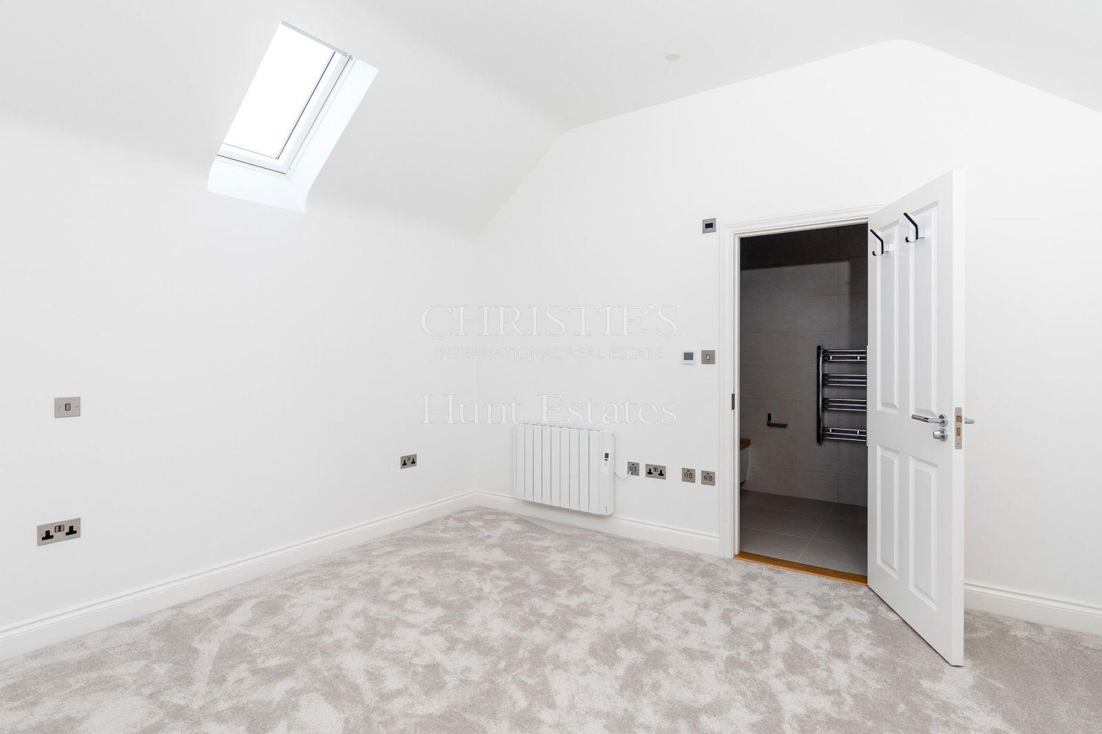 8 Bedroom Single Family Home/House's Image 25