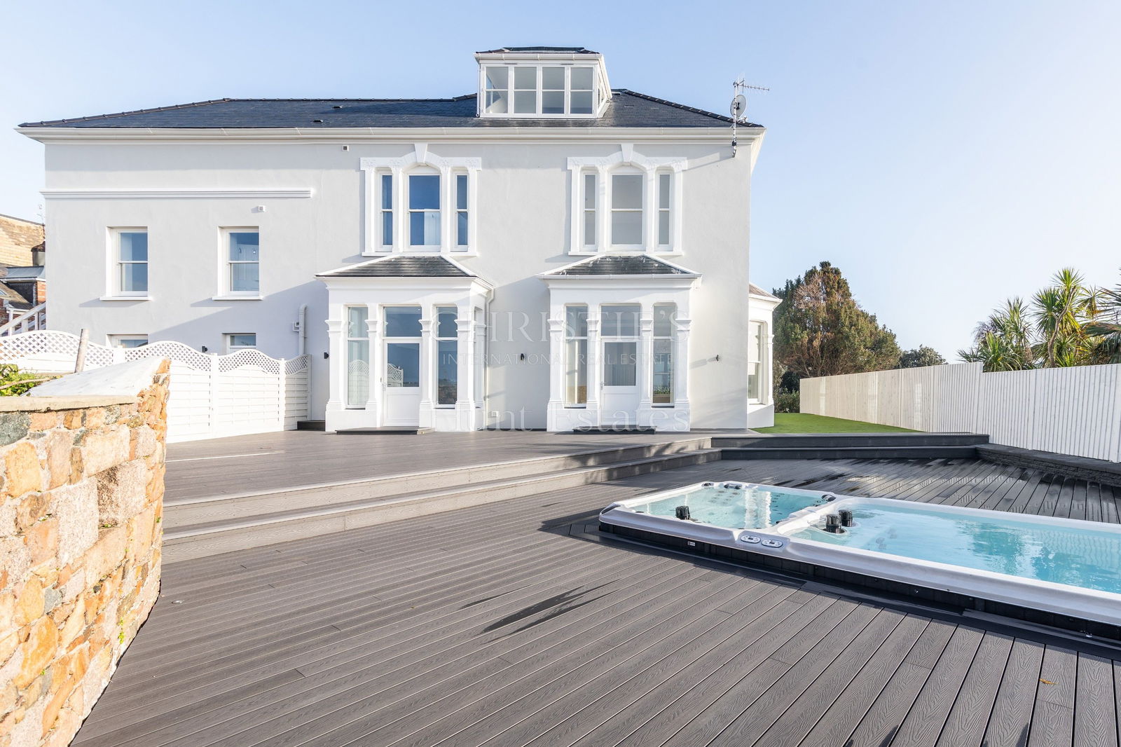 8 Bedroom Single Family Home/House's Image 33