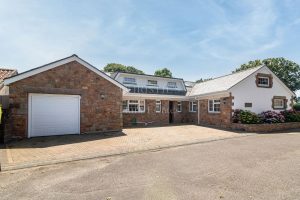 Substantial 4 Bedroom Dormer Bungalow In A Delightful Rural Setting