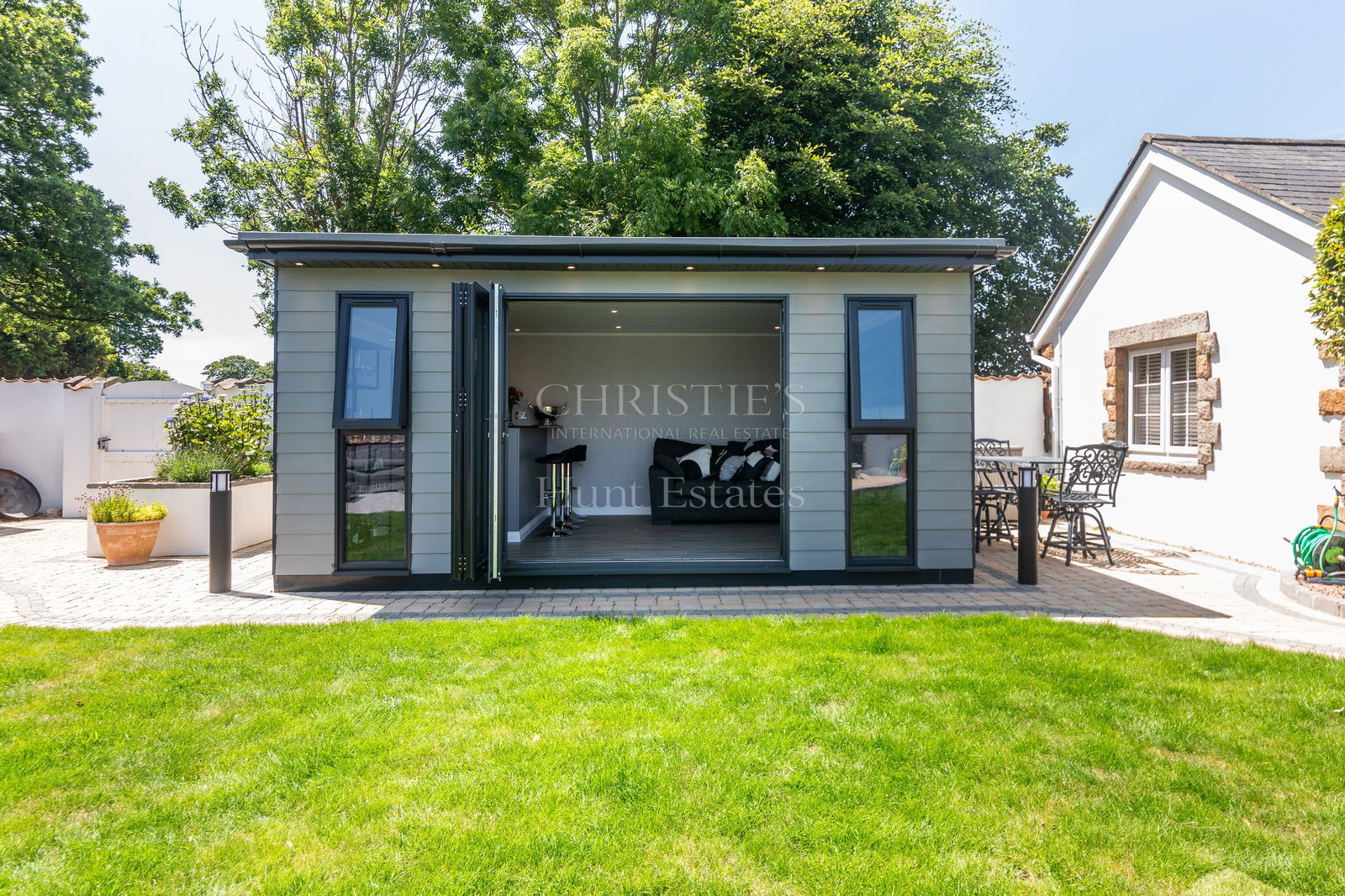 4 Bedroom Single Family Home/House's Image 9