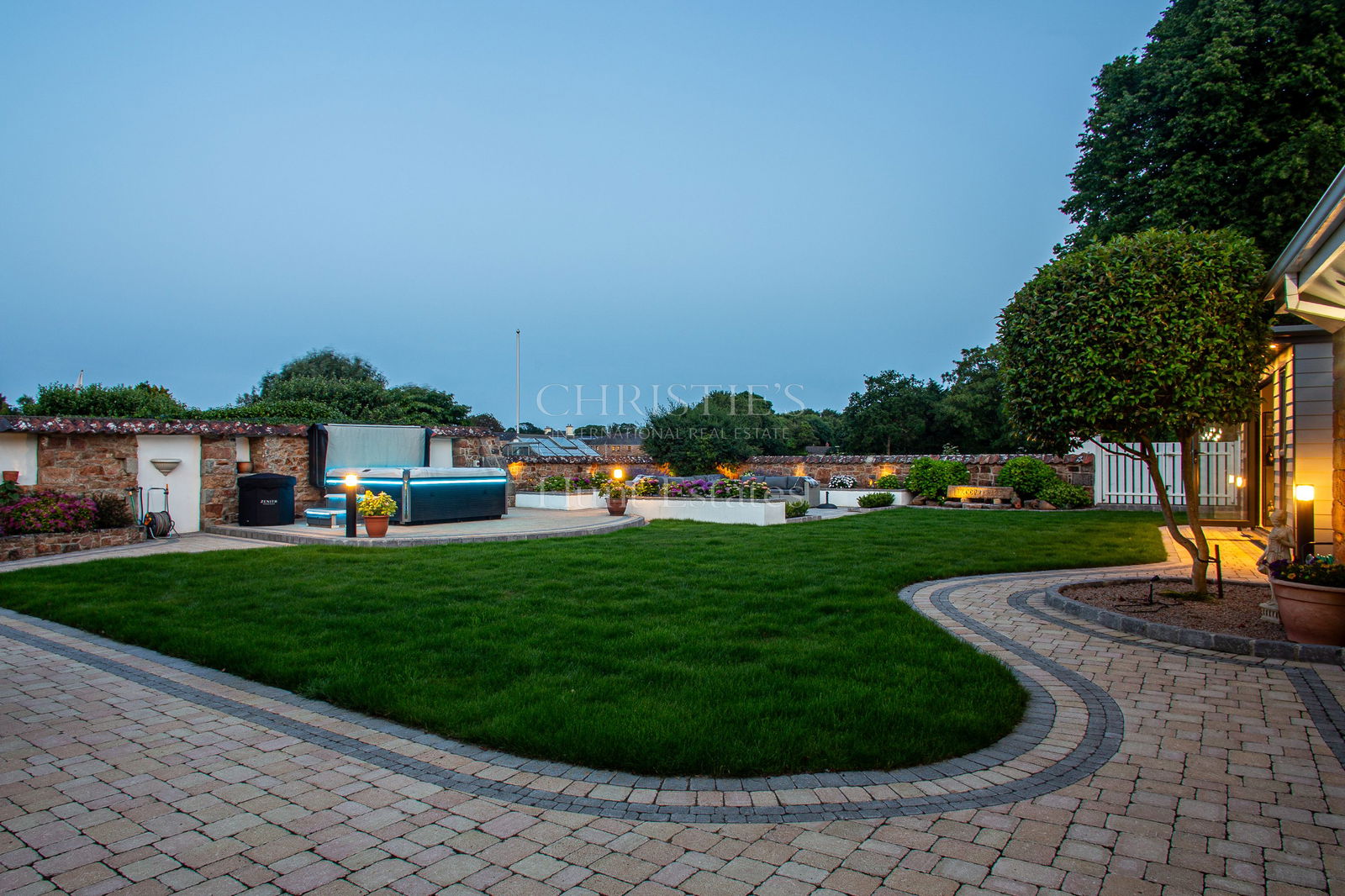4 Bedroom Single Family Home/House's Image 28