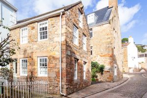 Granite Cottage In Sought After Location