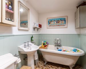 Granite Cottage In Sought After Location