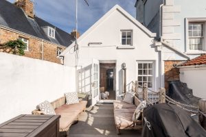 Granite Cottage In Sought After Location