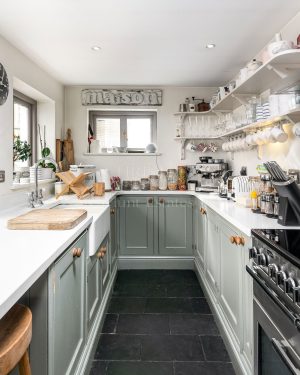 Granite Cottage In Sought After Location