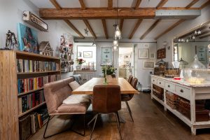 Granite Cottage In Sought After Location