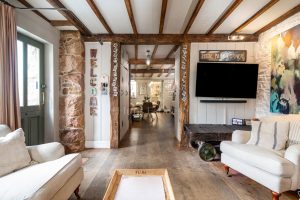 Granite Cottage In Sought After Location